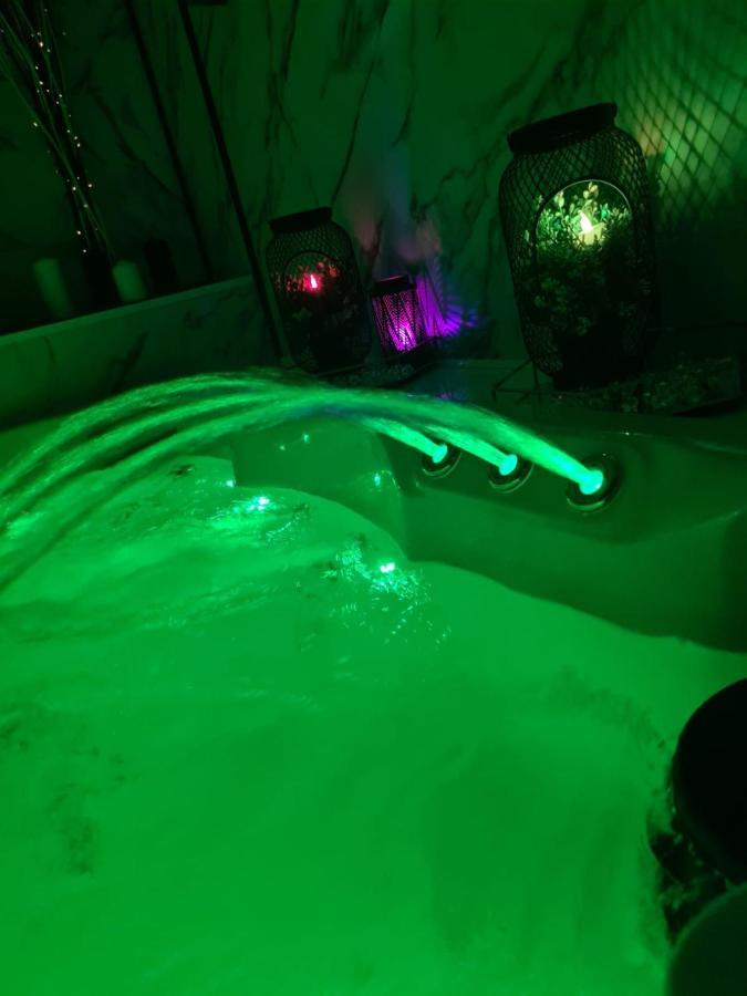 Luxury 9ine The Exclusive Jacuzzi