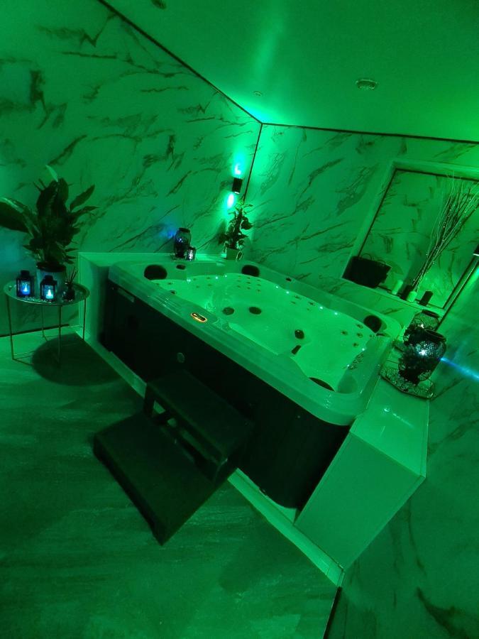 Luxury 9ine The Exclusive Jacuzzi Apartment *