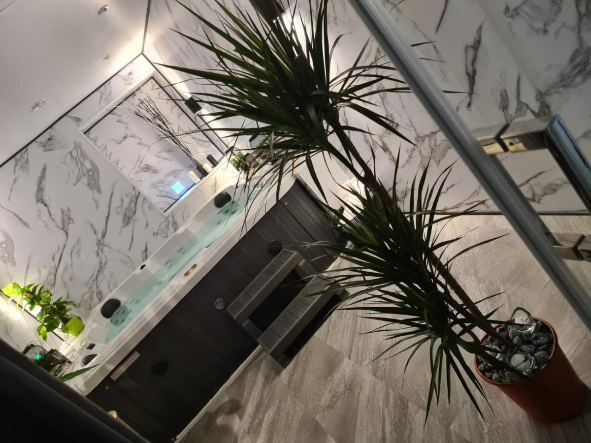 Luxury 9ine The Exclusive Jacuzzi * Birmingham
